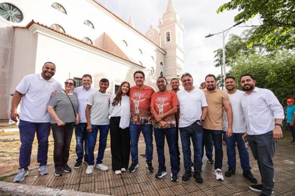  No Domingo de P&aacute;scoa, Joel e Ciro participam de prociss&atilde;o no meio da multid&atilde;o no Centro de Teresina(Imagem:Ascom)