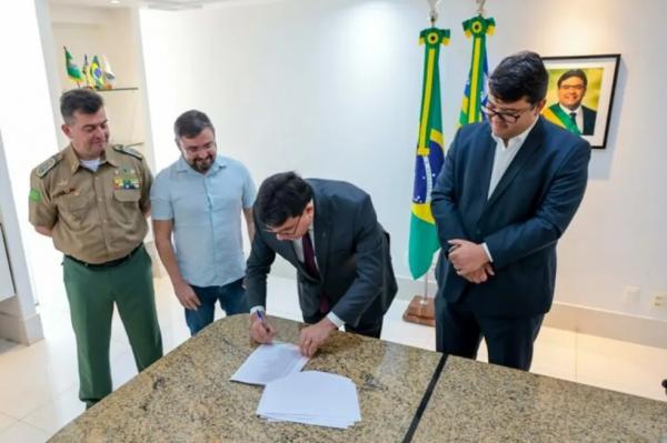 Governador do Piauí assina nomeação de mais de 1 mil policiais militares e anuncia nova convocação(Imagem:Reprodução)