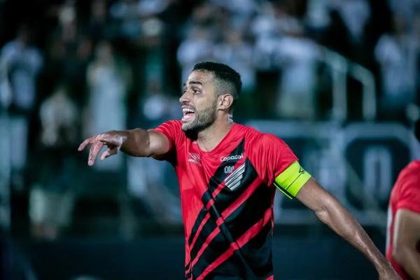 Alan Kardec fez nove gols pelo Athletico-PR na temporada.(Imagem:Fernando Teramatsu/AGIF)