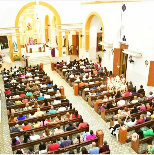 Fiéis participam da Missa de Cinzas(Imagem:Reprodução)
