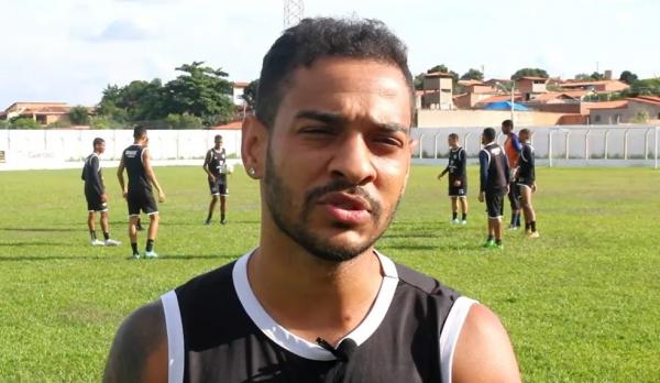 Marcelinho Araxá, meia do Corisabbá.(Imagem:Nova TV Floriano)