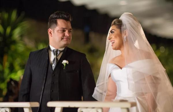 Naiara e o marido Rafael no dia do casamento.(Imagem:Arquivo Pessoal)