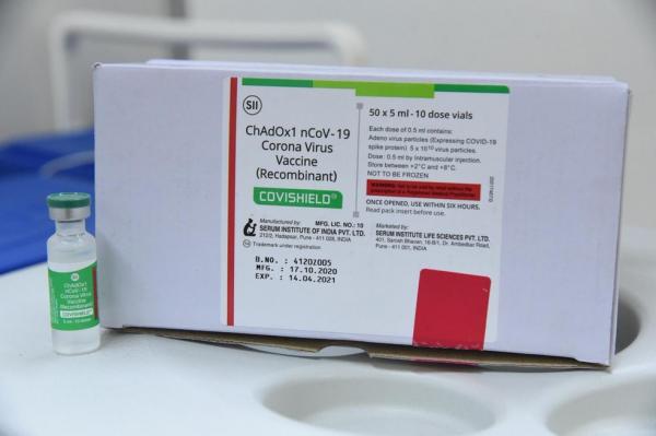 Caixa da vacina de Oxford, fabrica pelo laboratório AstraZeneca, em parceria com a FioCruz.(Imagem:Vitoria Mikaelli/Prefeitura de Guararema)