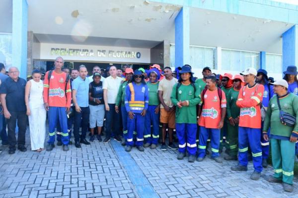 Prefeitura de Floriano realiza caf&eacute; da manh&atilde; em homenagem ao Dia do Gari(Imagem:Secom)