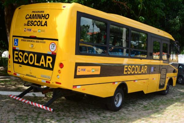 Educação de Floriano recebe novo ônibus escolar.(Imagem:Secom)