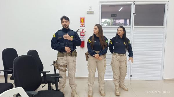   Secretaria de Sa&uacute;de e PRF realizam a&ccedil;&atilde;o de cuidados com a sa&uacute;de de motoristas em Floriano(Imagem:FlorianoNews)