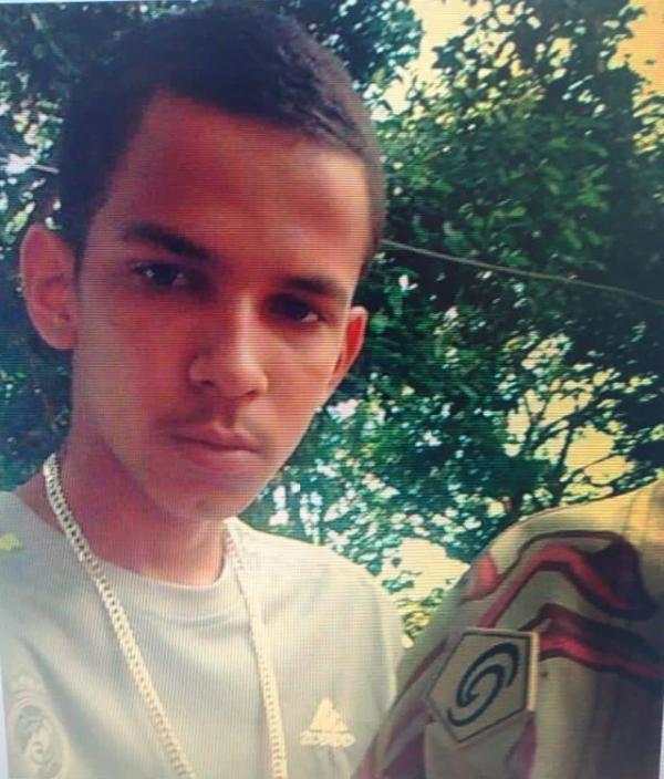 Foragido, Jean Lima da Silva, 21 anos, é suspeito de participar de ataque homofóbico em Brazlândia, no DF.(Imagem:PCDF/Divulgação)