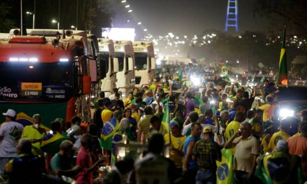 Apoiadores de Bolsonaro furam bloqueio e invadem Esplanada dos Ministérios em Brasília(Imagem:Cristiano Mariz)