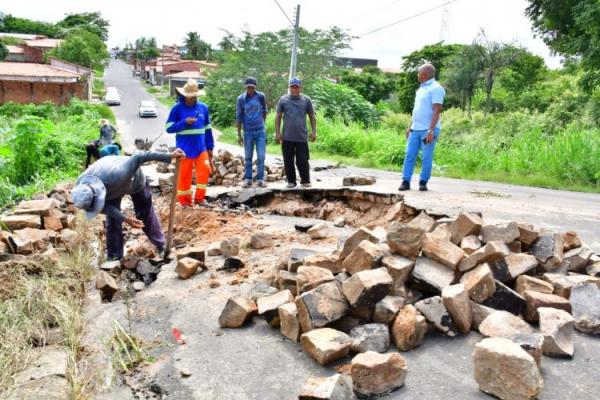 SEINFRA realiza obras de tapa-buracos no Planalto Sambaíba e desobstrução em ruas de Floriano.(Imagem:Secom)