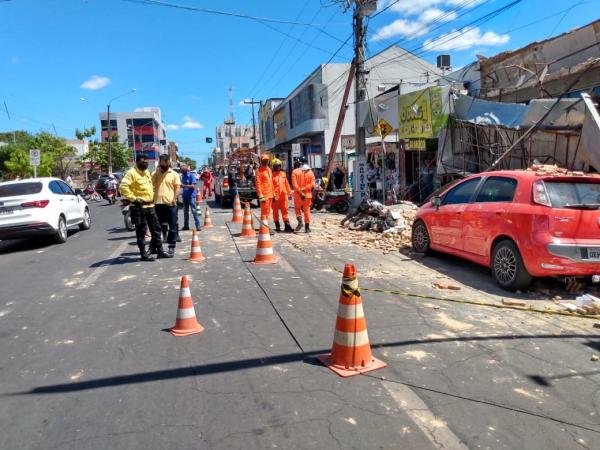 Fachadas de lojas desabam no centro de Floriano(Imagem:FlorianoNews)