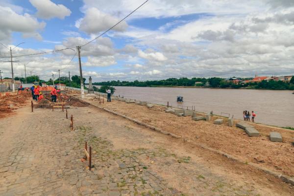 Rafael fiscaliza obras de revitaliza&ccedil;&atilde;o do Cais da Beira Rio, que vai impulsionar turismo e economia em Floriano(Imagem:Jo&atilde;o Allbert)