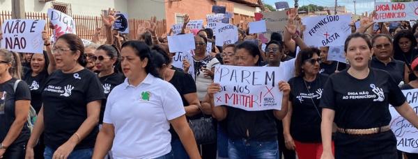 A caminhada foi realizada em memória da vítima de feminicídio Helioene Viana.(Imagem:Divulgação)