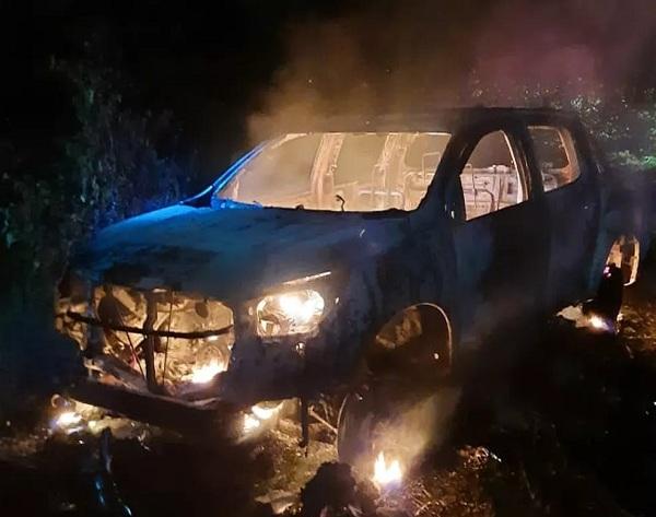 Carro de advogado foi encontrado incendiado no Piauí.(Imagem:Reprodução/Redes sociais)