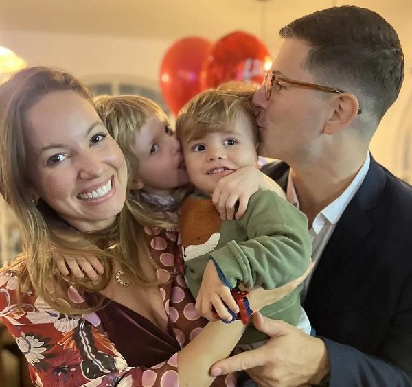  Juliana Goes com o marido e os filhos.(Imagem: Divulgação )