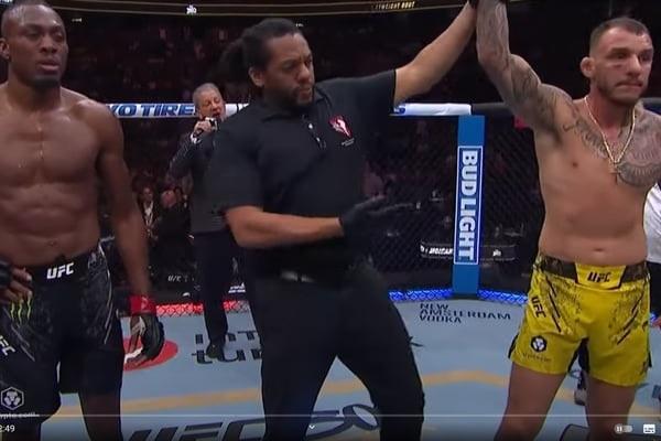 Brasiliense Renato Moicano foi um dos destaques brasileiros no card preliminar do UFC 300, enquanto Alex Poatan venceu a luta principal(Imagem:Reprodução/YouTube)