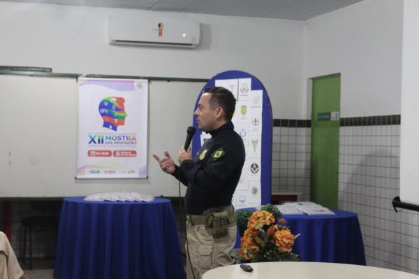 Ex-alunos da rede estadual compartilham carreira e inspiram estudantes em mostra de profissões (Imagem: Ascom Seduc)