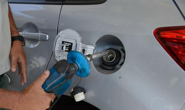 Petrobras reduz preço de gasolina em R$ 0,25 por litro.(Imagem:Tomaz Silva/Agência Brasil)