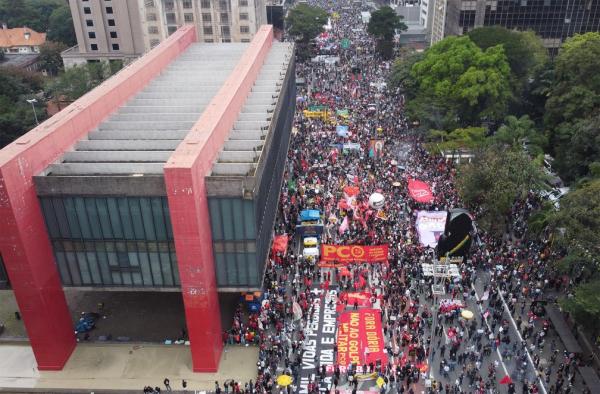 Com maior adesão, novos protestos contra Bolsonaro atraem milhares pelo país(Imagem:Reprodução)