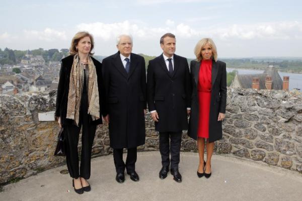 Os presidentes italiano, Sergio Mattarella, e francês, Emmanuel Macron, ao lado de suas respectivas mulheres Laura Mattarella e Brigitte Macron durante as comemorações.(Imagem:Philippe Wojazer, Pool via AP)