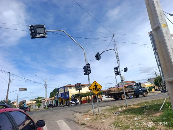 Sem&aacute;foro em trecho das BRs em Floriano gera ajustes ap&oacute;s reclama&ccedil;&otilde;es de congestionamento(Imagem:FlorianoNews)