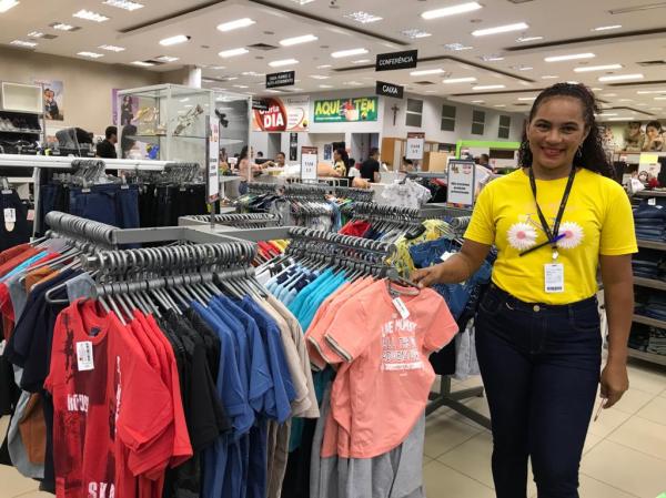 Jaqueline Santos, chefe do setor de confecções do Armazém Paraíba.(Imagem:FlorianoNews)