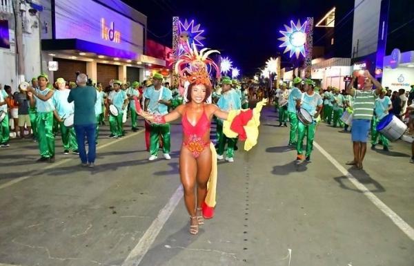 Floriano: desfile das escolas de samba leva milhares de foliões à avenida(Imagem:Reprodução/PMF)