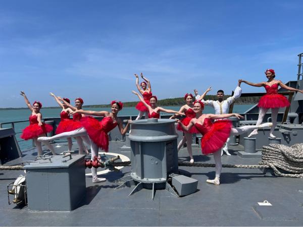 Alunos de ballet clássico apresentaram 