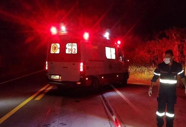 Suspeito de furtar motocicleta morre após colidir com ônibus durante fuga no Piauí.(Imagem:Divulgação/PM)