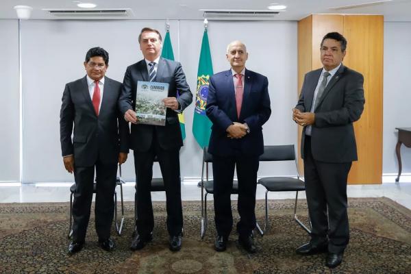  Em outubro de 2019, Bolsonaro e o ministro Luiz Eduardo Ramos receberam os pastores Gilmar Santos (à esquerda) e Arilton de Moura (à direita).(Imagem:Carolina Antunes/PR )