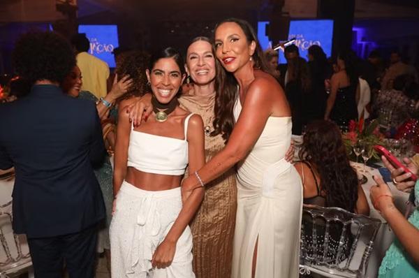 Ivete Sangalo posa com Flora Gil e Bella Gil (Imagem:Lucas Ramos / Brazil News)