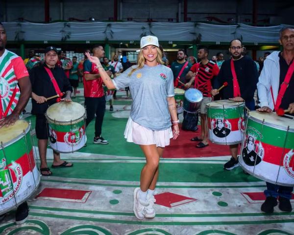 Virginia no primeiro ensaio com a bateria da Grande Rio.(Imagem:Webert Belicio / Agnews)