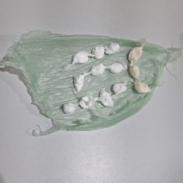 Suspeito foge da PM e deixa droga para tr&aacute;s na PI-120, em Arraial.(Imagem:Divulga&ccedil;&atilde;o/PM)