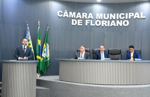 Vice-prefeito Joab Curvina apresenta mensagem do Poder Executivo na abertura do Ano Legislativo 2026(Imagem:Secom)