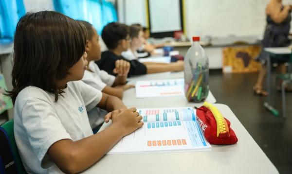 Alunos em sala de aula no Centro Integrado de Educação Pública (CIEP) 001, no Catete, na zona sul da capital fluminense.(Imagem:Tomaz Silva/Agência Brasil)