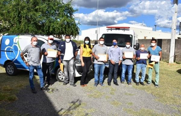Motoristas do Hospital Regional Tibério Nunes recebem certificado(Imagem:Reprodução)