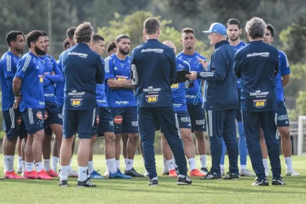 O técnico Luiz Felipe Scolari perdeu duas de suas peças mais importantes no momento: o goleiro Fábio e o atacante Rafael Sóbis estão fora do compromisso que pode praticamente sacra(Imagem:Reprodução)