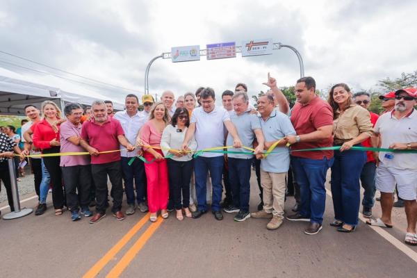 Rafael Fonteles entregou recuperação de trecho de 12 km da rodovia que liga o centro da cidade ao famoso ponto turístico.(Imagem:Divulgação)