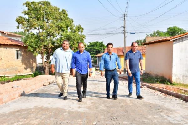 Prefeito Antônio Reis visita obras de calçamento do projeto PlanMob.(Imagem:Secom)