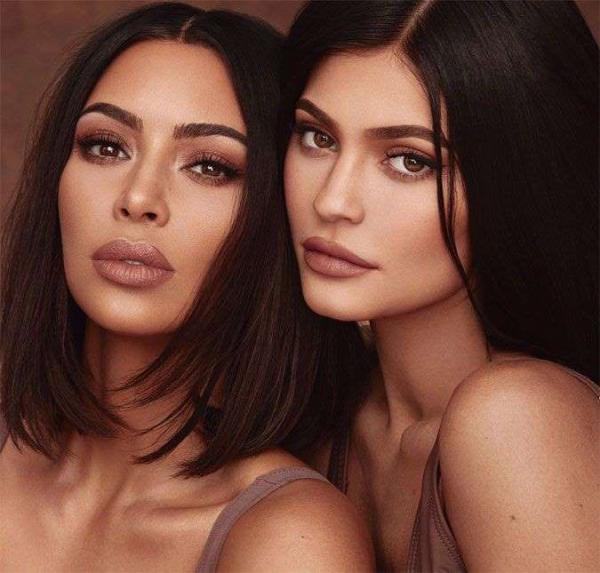 Após ter título de bilionária retirado, Kylie Jenner fica para trás por ser mais pobre que a irmã(Imagem:Reprodução)