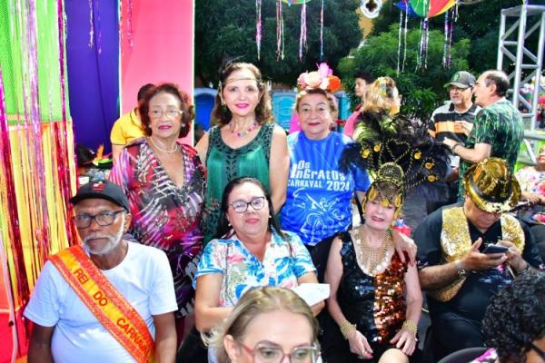 Desfile de escolas de samba e shows na beira-rio marcam o último dia do Carnaval de Floriano.(Imagem:Secom )