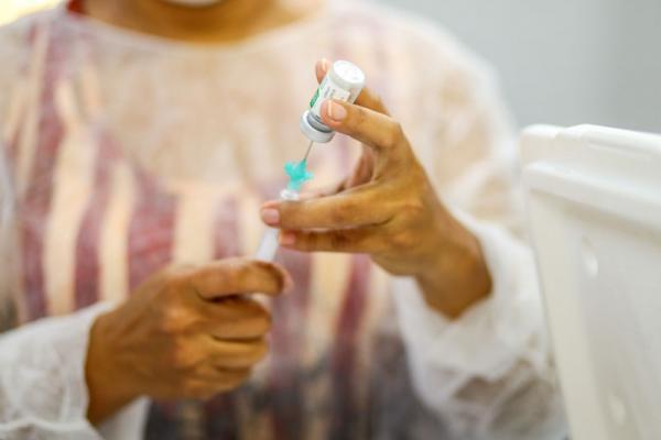 OMS fala pela 1º vez em possibilidade de vacina para este ano.(Imagem:Roberta Aline)