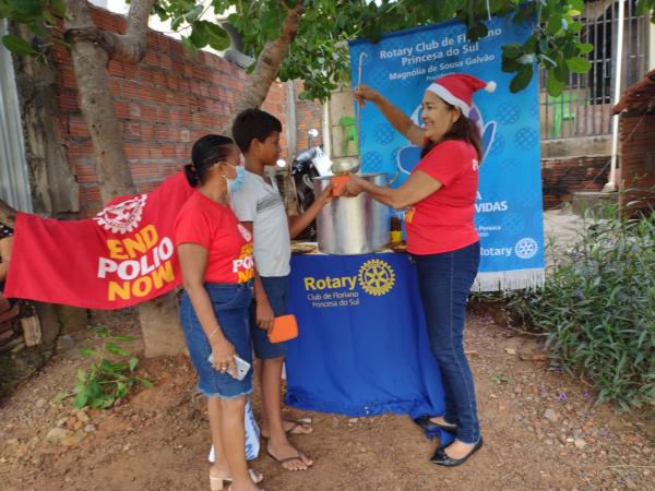 Rotary Club Princesa do Sul realiza ?Sopão Solidário? no bairro Canoas. (Imagem:FlorianoNews)