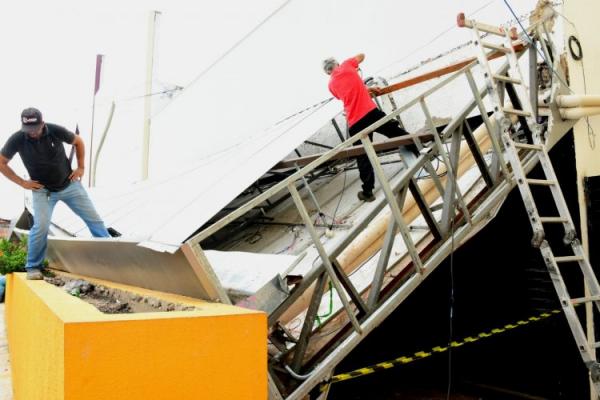 Prefeitura de Floriano adota medidas ap&oacute;s desabamento parcial de marquise no Mercado P&uacute;blico(Imagem:Secom)