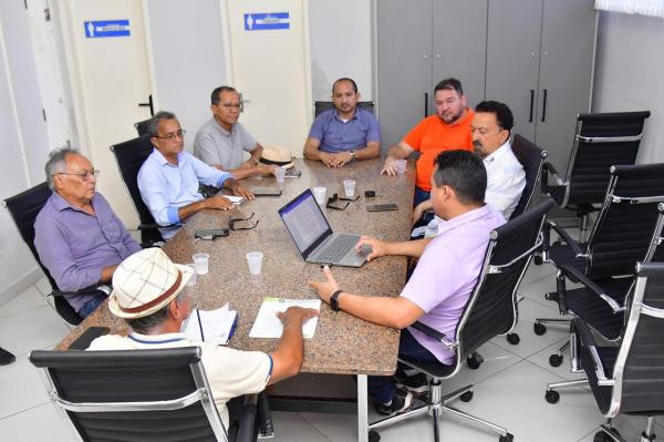 Câmara Municipal discute minuta de projeto de lei para fortalecer empresas de Floriano.(Imagem:CMF)
