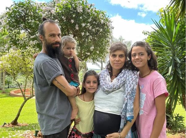 Mariana Maffeis com marido e filhos.(Imagem:Arquivo pessoal)