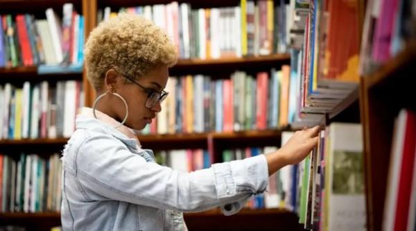  Pretos e pardos têm taxas de abstenção maiores nos dias de provas e médias de desempenho menores, fatores que ajudam a explicar porque negros prestam o Enem mais vezes.(Imagem: Getty Images )