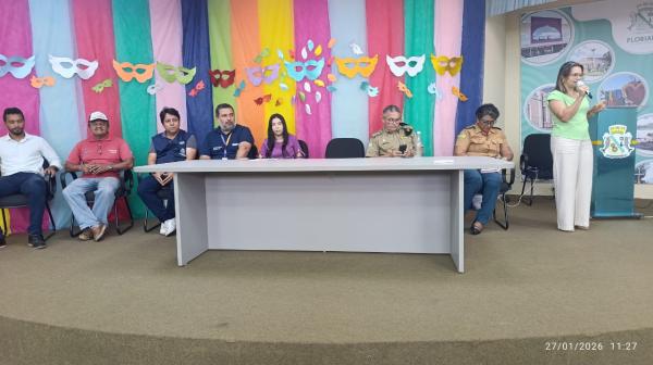 Secretaria de Turismo e Desenvolvimento Econ&ocirc;mico re&uacute;ne barraqueiros para alinhar organiza&ccedil;&atilde;o do Carnaval 2026.(Imagem:FlorianoNews)