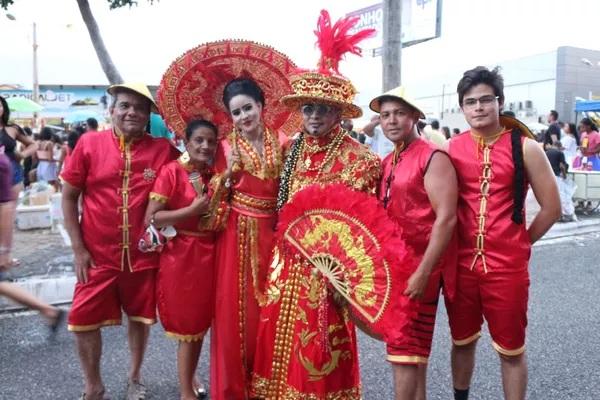  Foliões se fantasiam de personagens do Império Chinês - Corso de Teresina 2019.(Imagem:G1 Piauí )