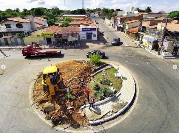 Floriano avança na modernização das rotatórias da cidade para garantir mais segurança e fluidez no trânsito.(Imagem:Reprodução/Instagram)