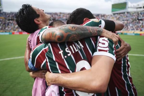 Fluminense vence Al-Hilal, e jogadores comemoram.(Imagem:Getty Images)